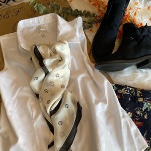 TALBOTS wrinkle resistant sleeveless top 💙